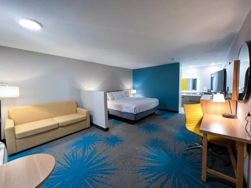 days inn and suites by wyndham santa rosa