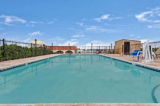 days inn and suites by wyndham santa rosa