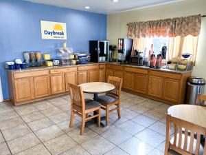 days inn and suites by wyndham santa rosa
