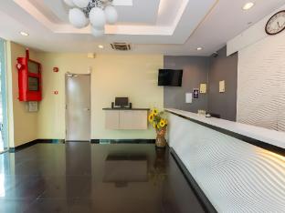 regalo hotel with lift