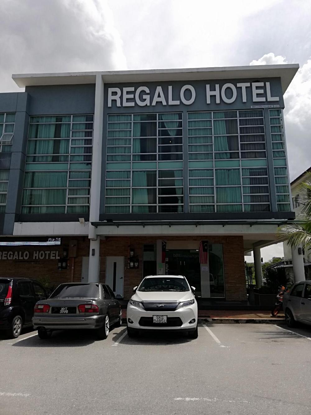 regalo hotel with lift