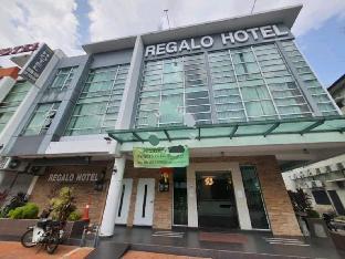 regalo hotel with lift