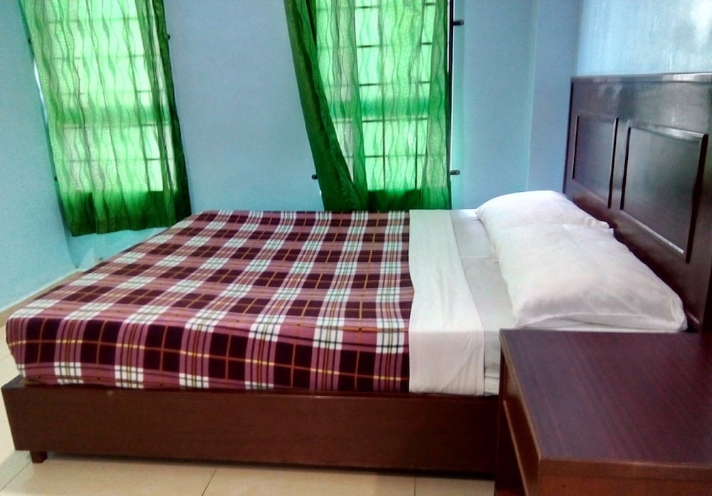 riverside hotel