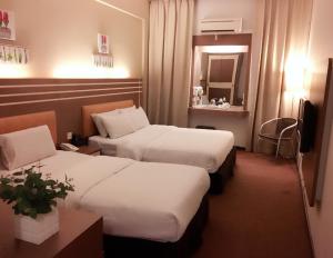 the landmark hotel