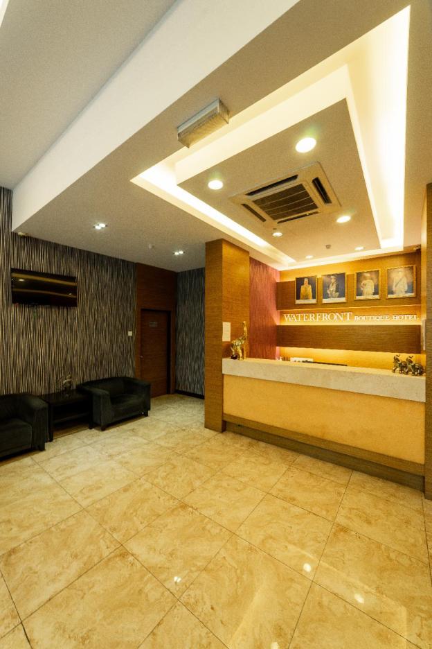 waterfront boutique hotel