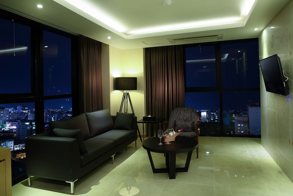 hotel the one