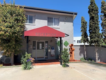 Crest Motor Inn,Capital Country>>Canberra,3 star