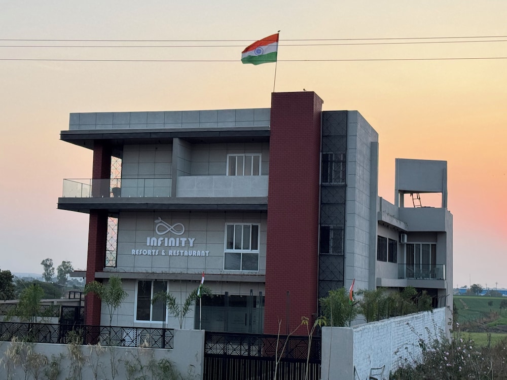 infinity resort and restaurant inb
