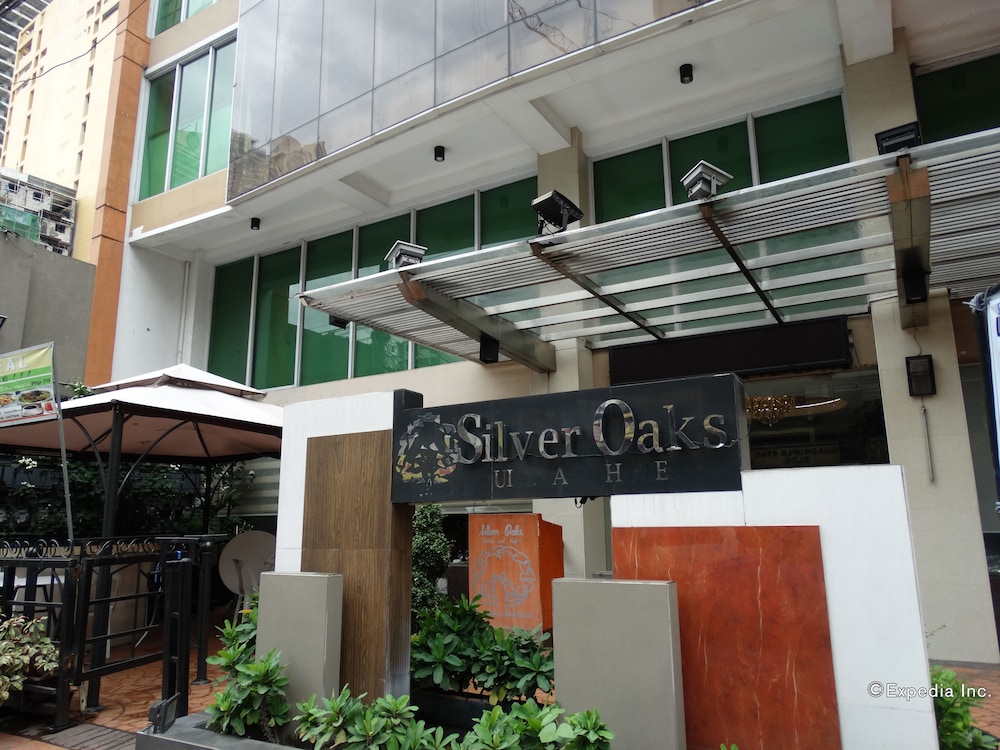 silver oaks suite hotel