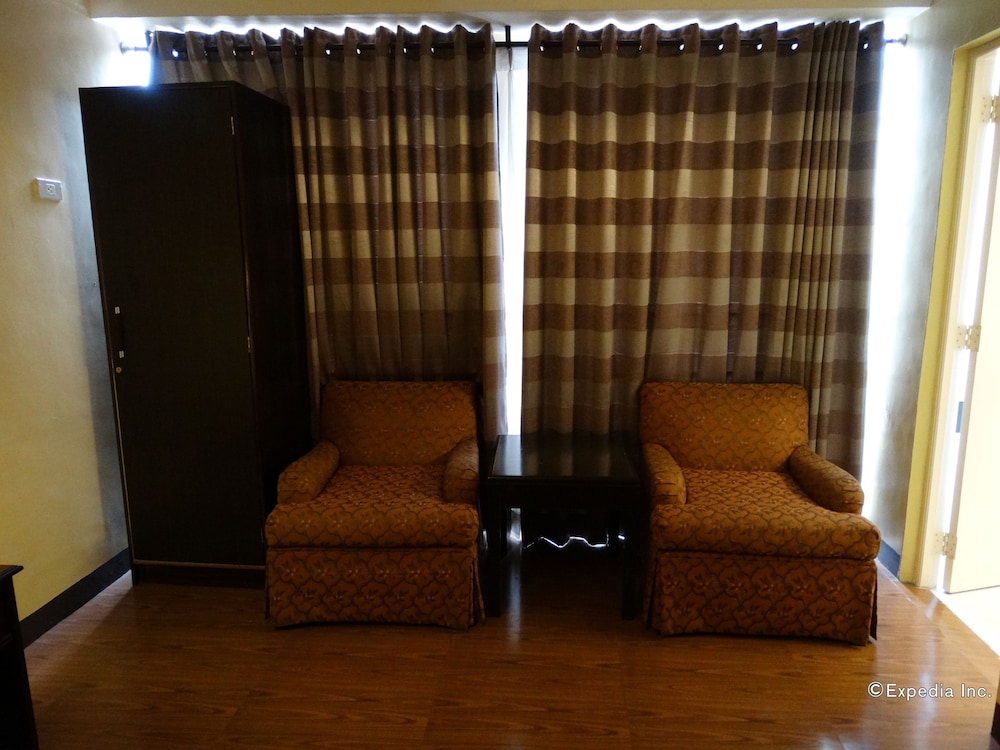 silver oaks suite hotel