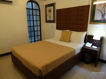 silver oaks suite hotel