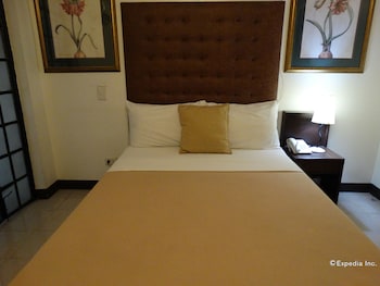 silver oaks suite hotel