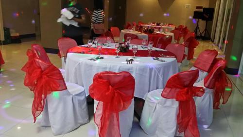 silver oaks suite hotel