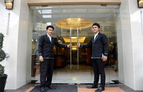 silver oaks suite hotel