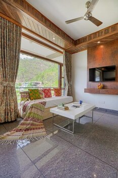 Elivaas Dilli House Villa With Pvt Pool,School Rd,2 star