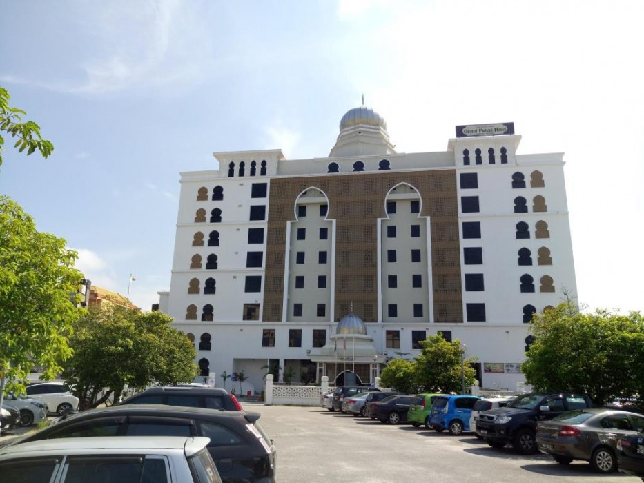 the grand puteri hotel