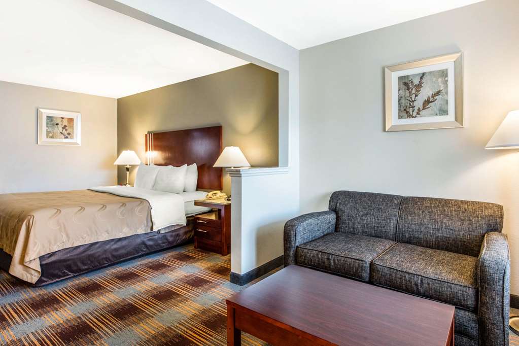 quality inn airport i 240