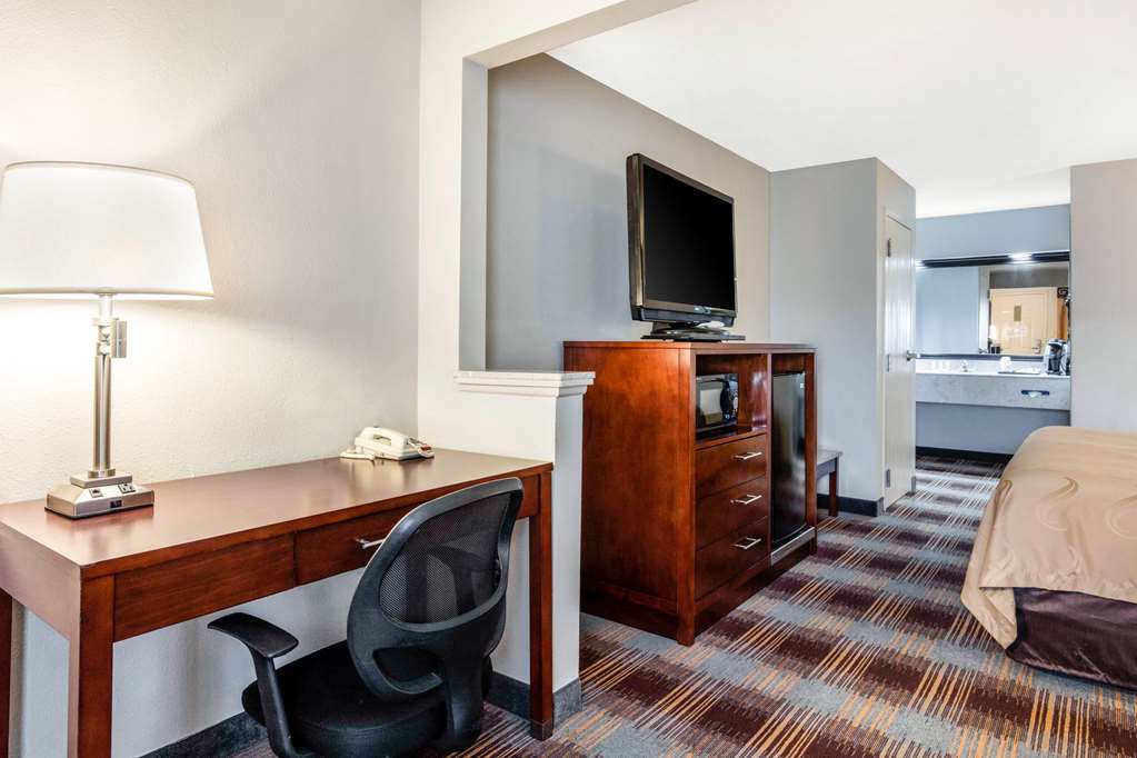 quality inn airport i 240