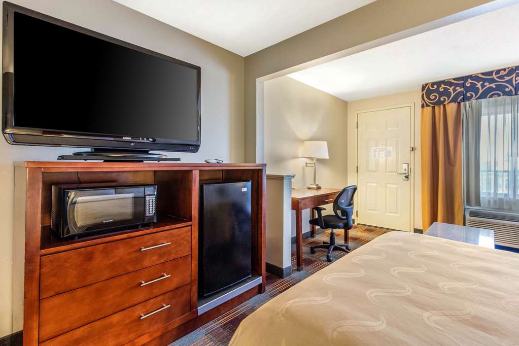 quality inn airport i 240