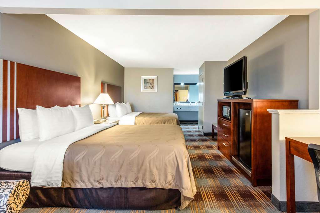 quality inn airport i 240