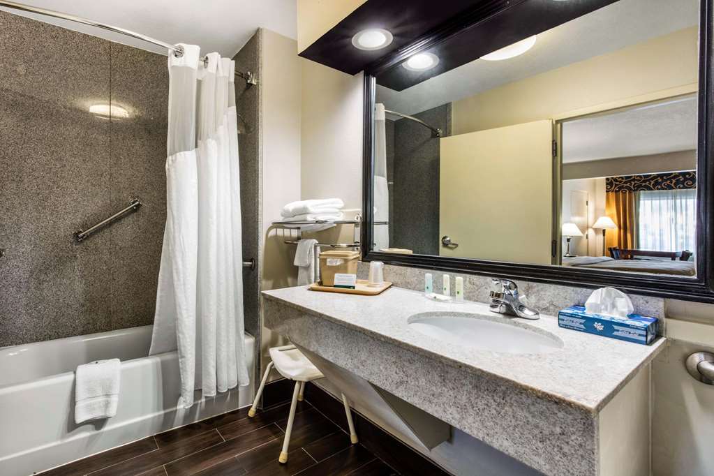 quality inn airport i 240