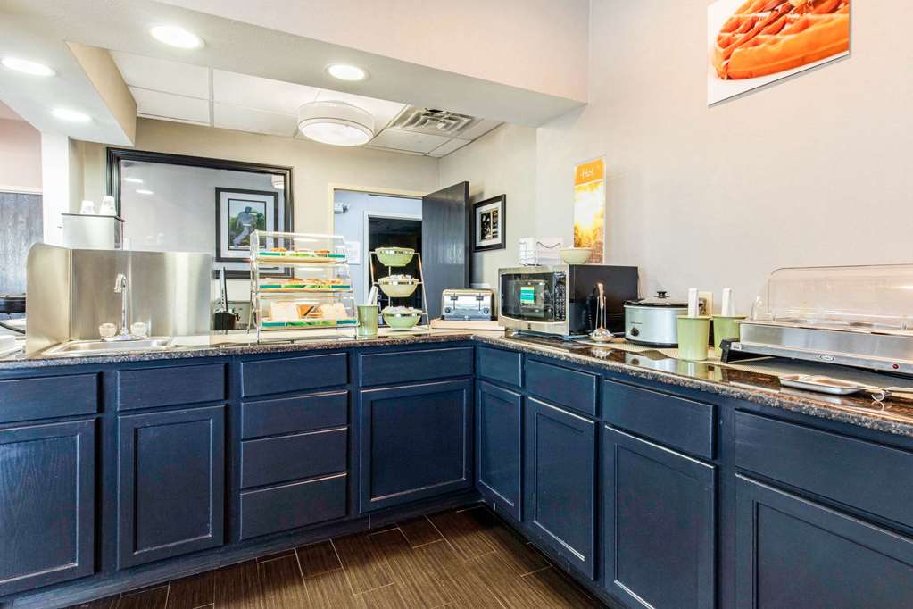 quality inn airport i 240