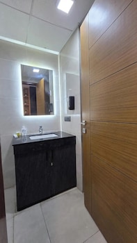 Omex Hazratganj,Omex Hazratganj Sarsawa Arjunganj,3 star