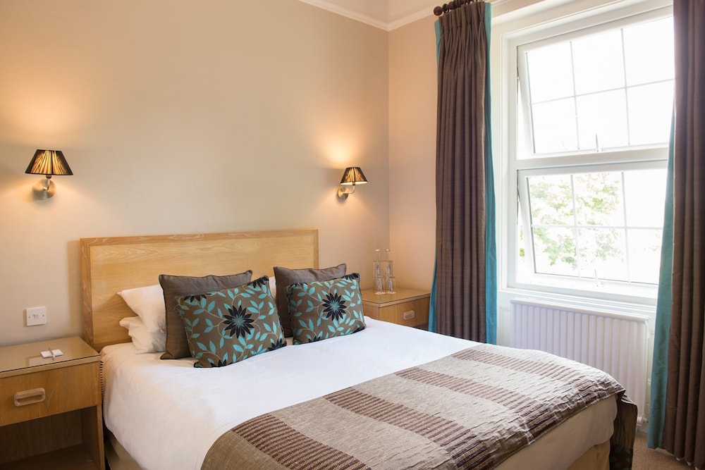 forest lodge