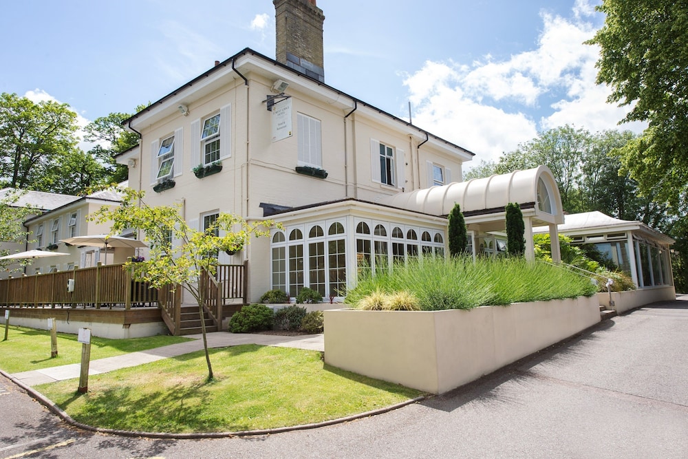 forest lodge
