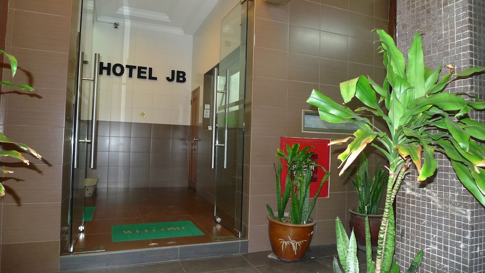 hotel j b