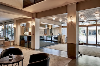 rouge hotel international