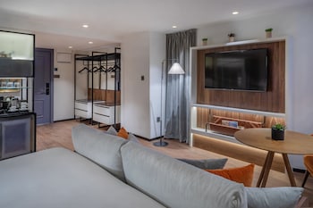 the level at the melia white house