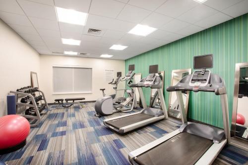 holiday inn express and suites great bend by ihg