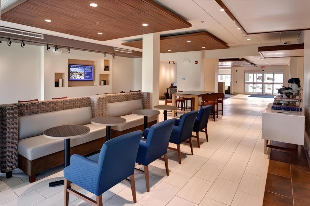 holiday inn express and suites great bend by ihg