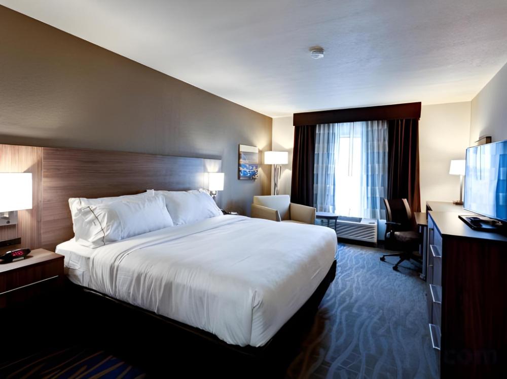 holiday inn express and suites great bend by ihg
