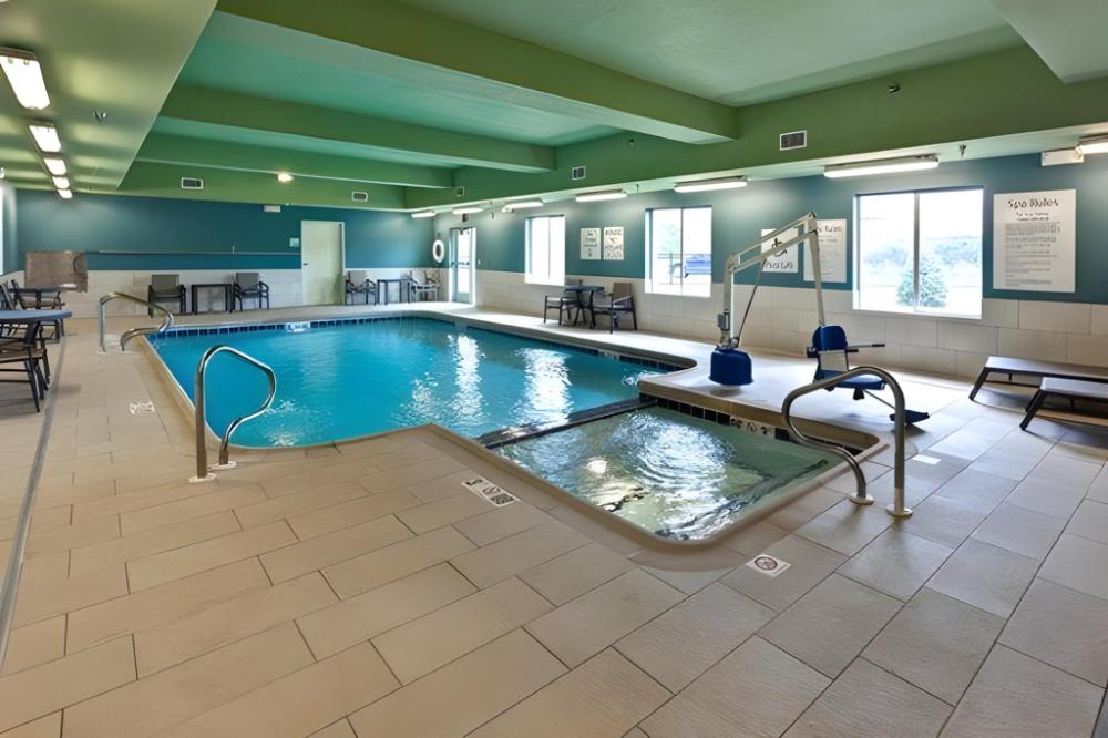 holiday inn express and suites great bend by ihg