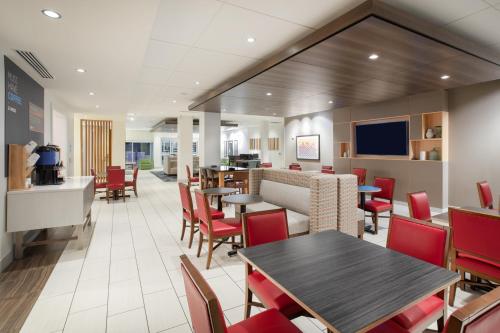 holiday inn express and suites great bend by ihg