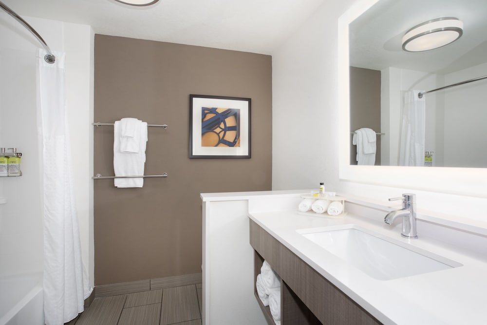holiday inn express and suites great bend by ihg