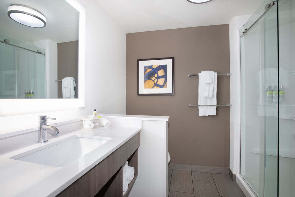holiday inn express and suites great bend by ihg