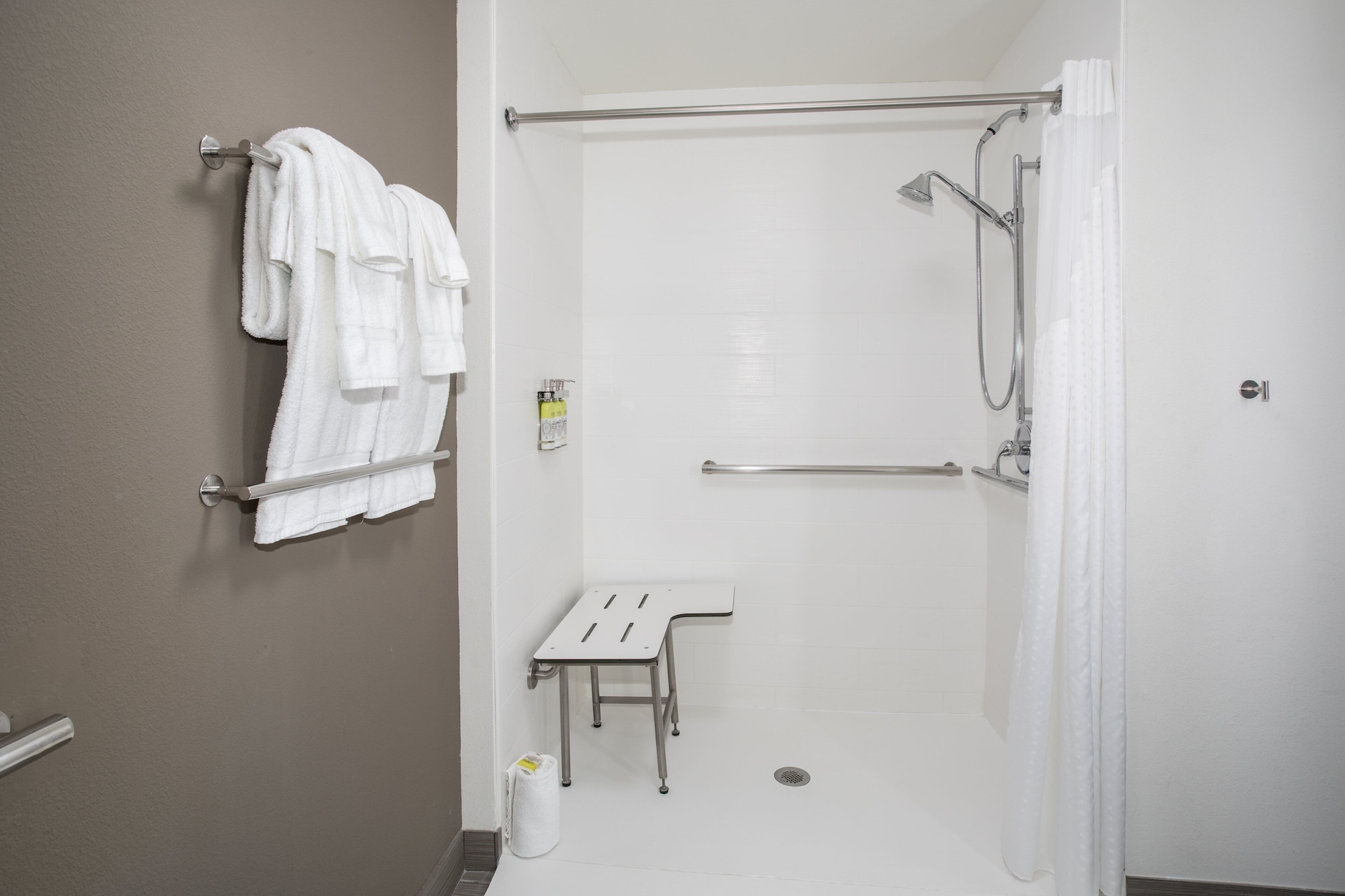 holiday inn express and suites great bend by ihg