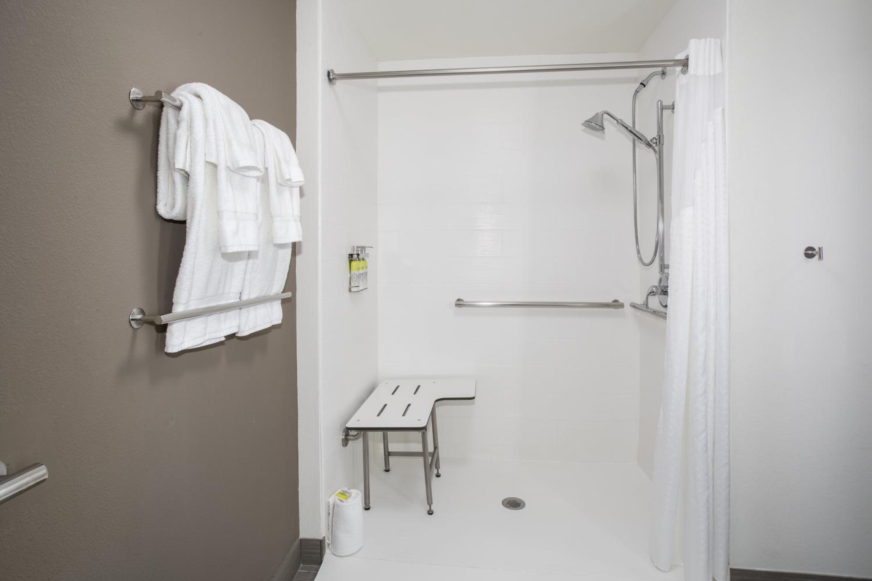holiday inn express and suites great bend by ihg