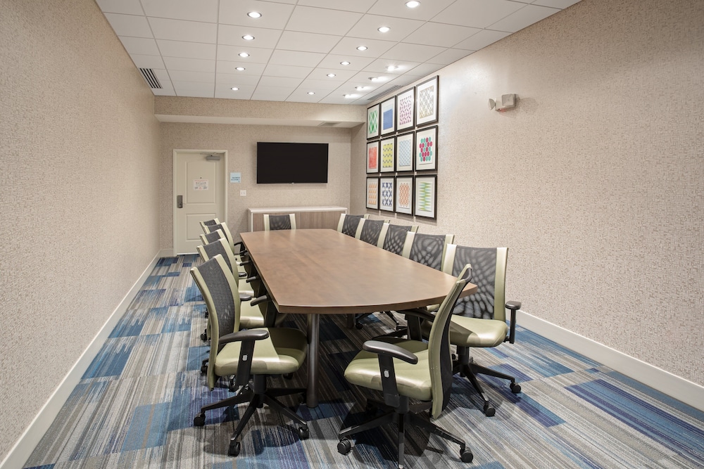 holiday inn express and suites great bend by ihg