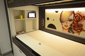 free hostels barcelona