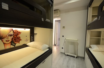 free hostels barcelona