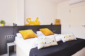 free hostels barcelona
