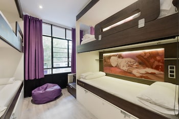 free hostels barcelona