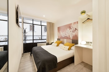 free hostels barcelona