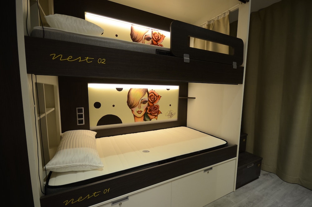 free hostels barcelona