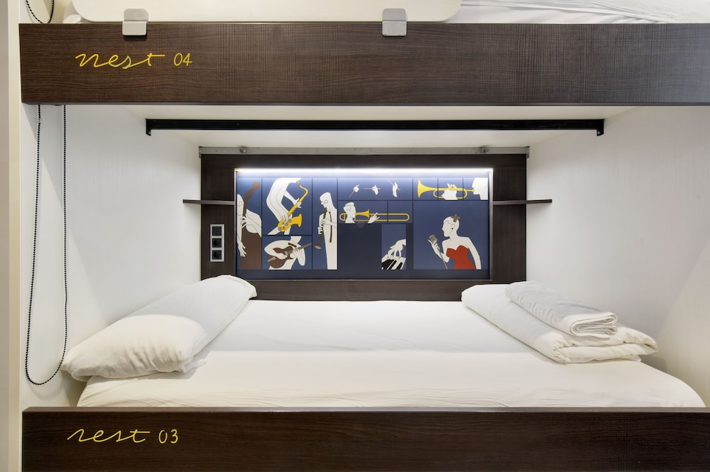 free hostels barcelona