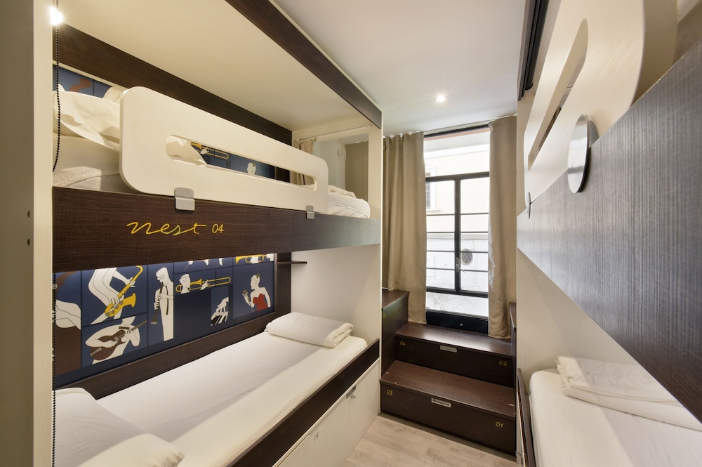free hostels barcelona